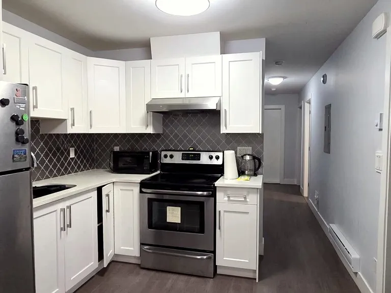 3771 Frances St #BASEMENT — Photo 2
