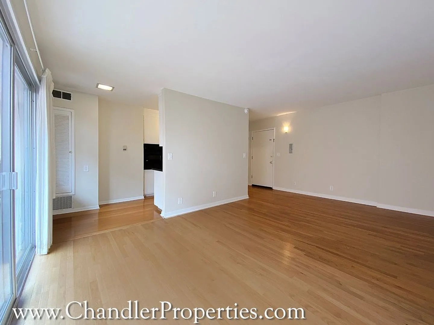 Colony Apartments* — Photo 2