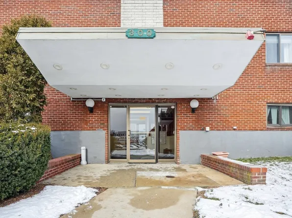 300 Governors Dr APT 5, Winthrop, MA 02152