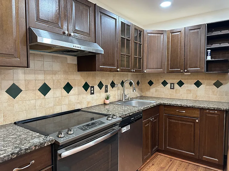 7650 Woodbine Dr — Photo 13