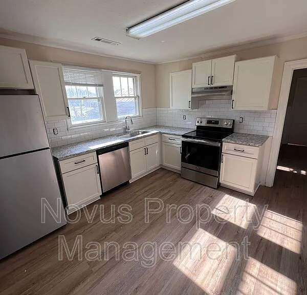 115 Elm St — Photo 2