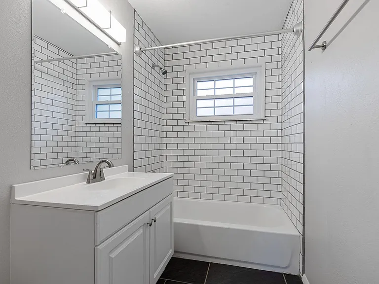 2300 Aspen Dr — Photo 15