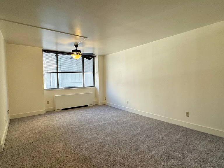 600 E 8th St #3T — Photo 3