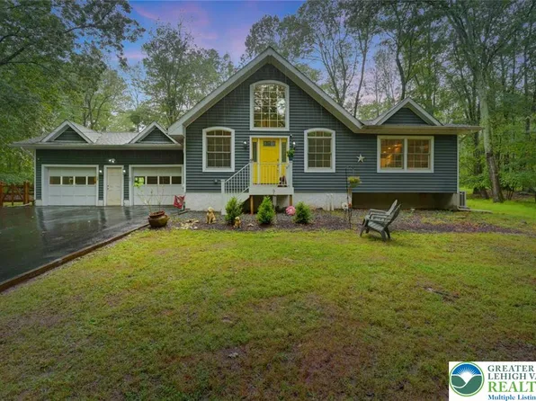 2280 Lake Dr, Henryville, PA 18332