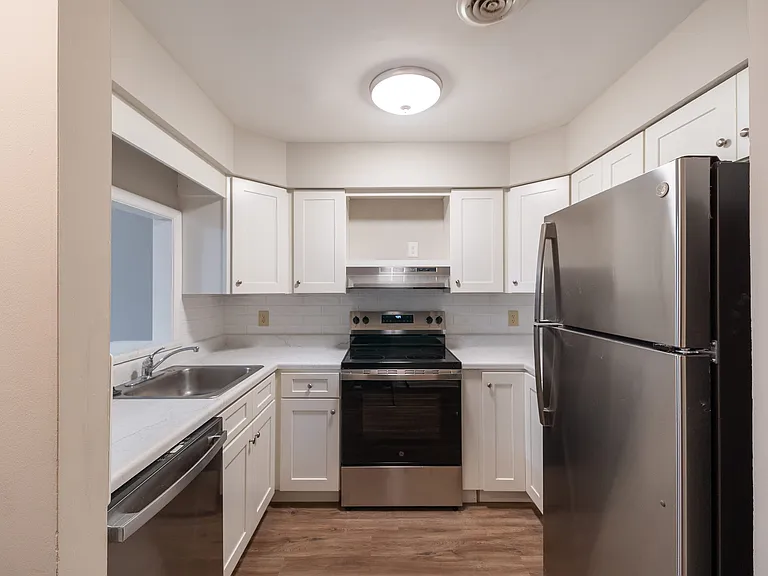 400 E Scott Ave #11 — Photo 3