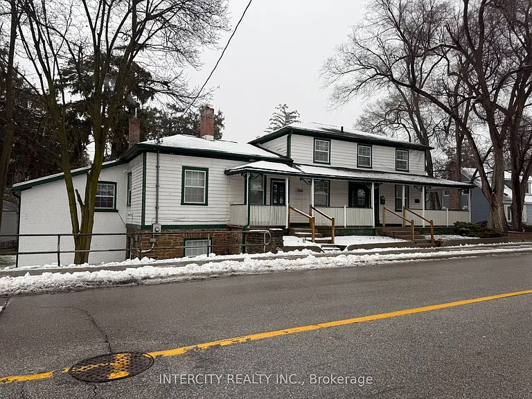 117 Clarence St #LOWER — Photo 2