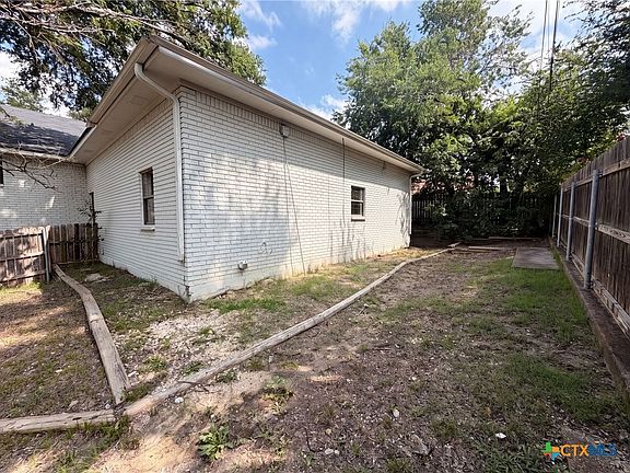 5th image of 3504 Victorian Dr