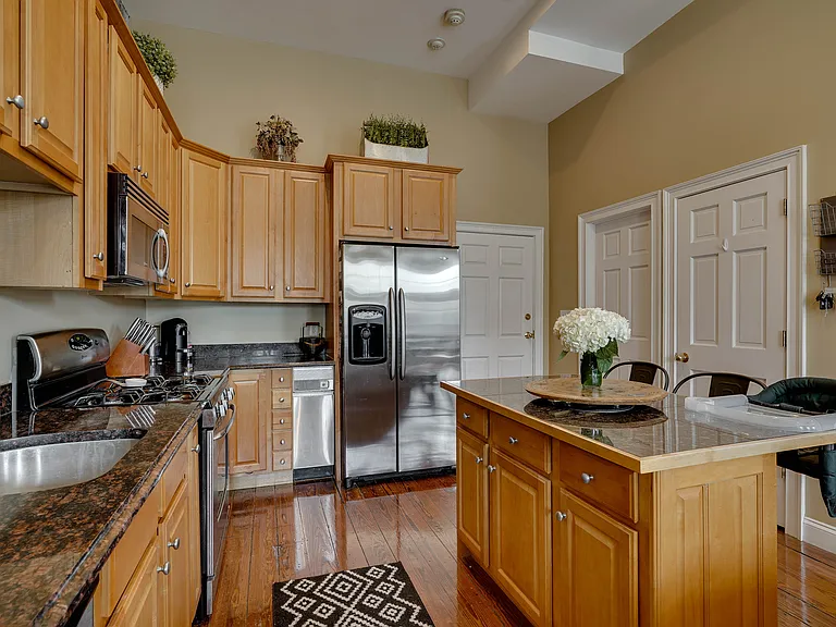 141 Washington St #2 — Photo 4