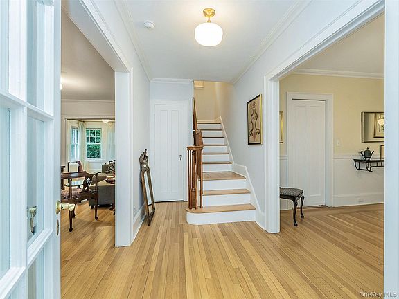 4th image of 33 Oakland Street