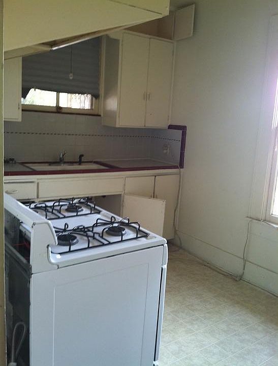 2nd image of 1707 W Oak St