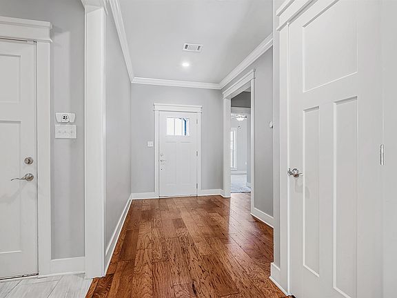 3rd image of 120 Lydia Dr