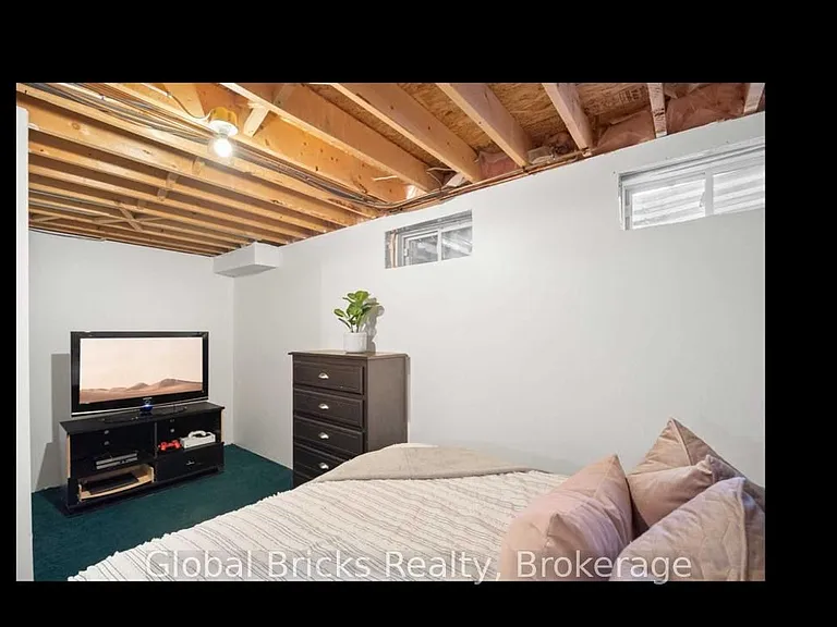 83 Monaco Ct — Photo 10