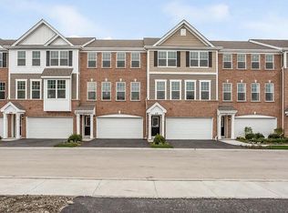 42 Grey Wolf Dr, Wheeling, IL 60090