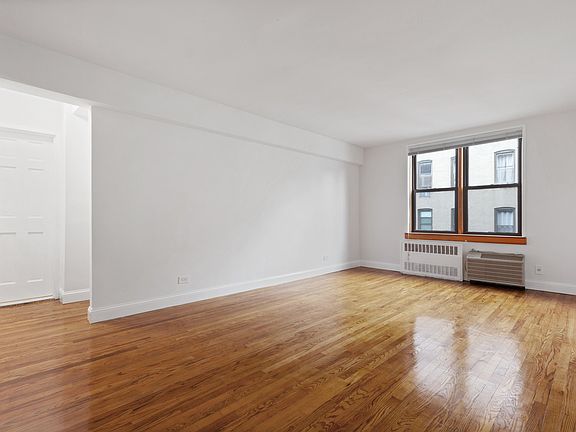 5th image of 229 E 28th St APT 5A