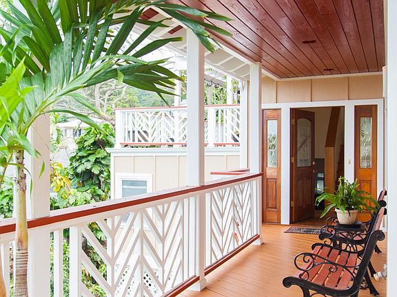 Front Entryway with Benches to enjoy the views