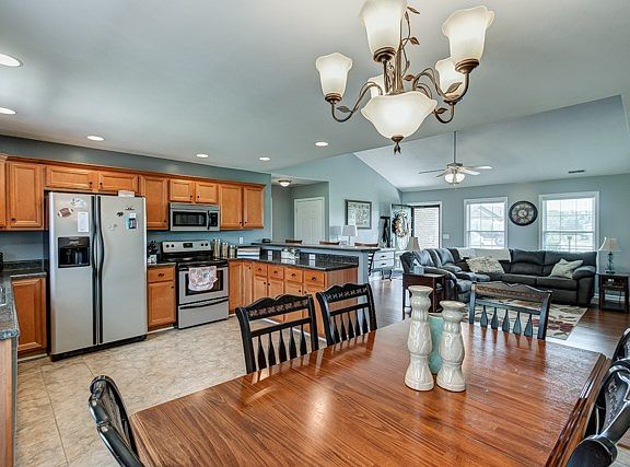 4th image of 411 Bluegrass Dr