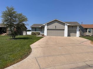 1933 N McRae Ct, Goddard, KS 67052