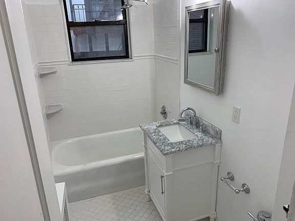 5th image of 5 Greenridge Ave