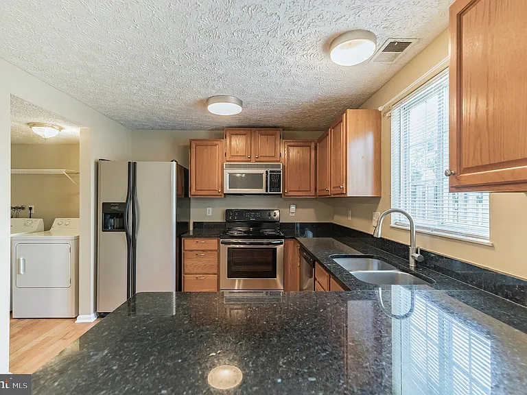 6302 Betsy Ross Ct — Photo 9