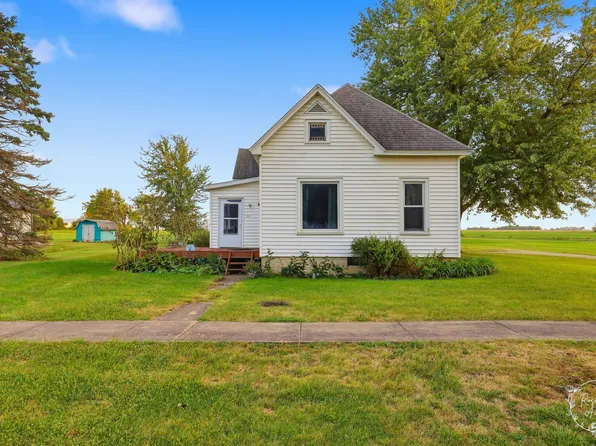 104 E Cleveland St, Cullom, IL 60929