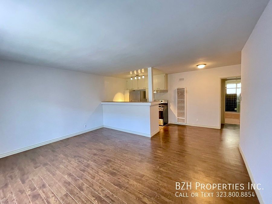 1st image of 1126 N Clark St #3