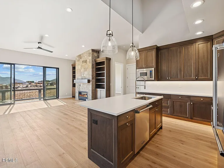 1021 W Vissen Way #67 — Photo 4