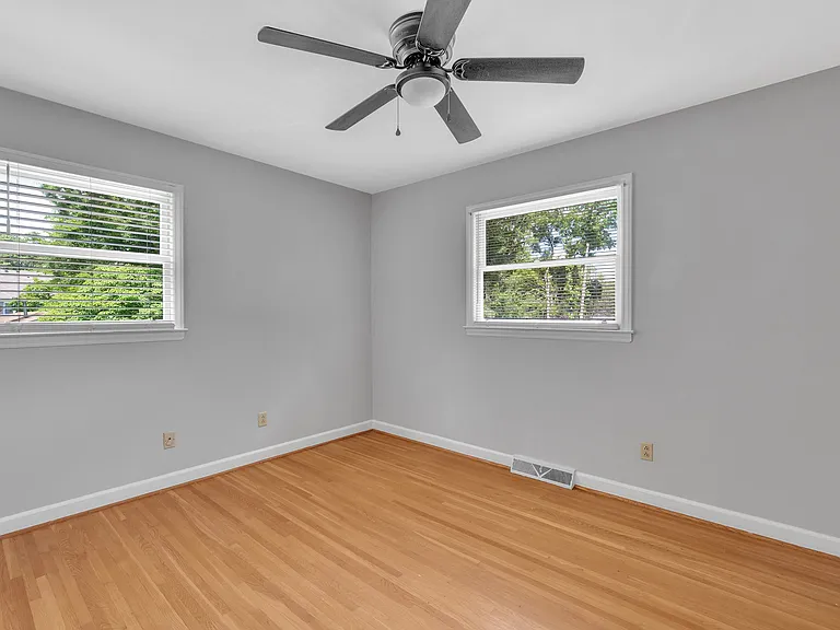 Sharonbrook Dr — Photo 5