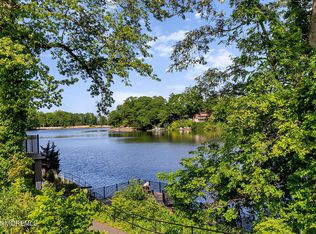 100 Berkshire Ct, Red Bank, NJ 07701