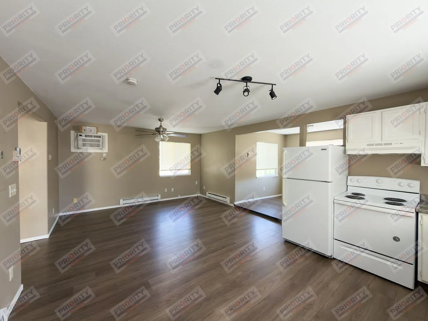 103 W 7th St — Photo 2