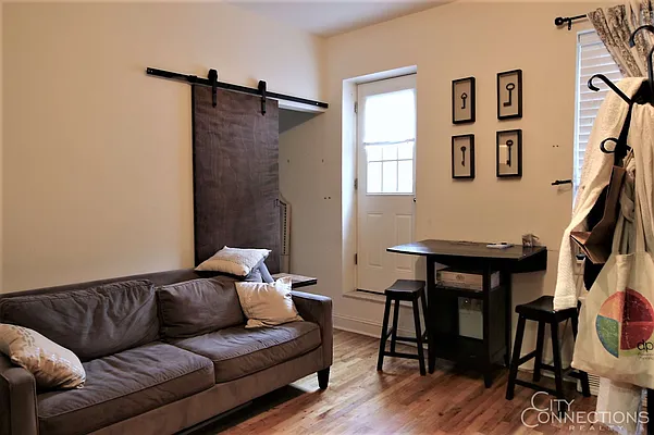 Rented by City Connections Realty | media 17