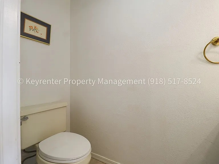 6246 S Yorktown Pl — Photo 5