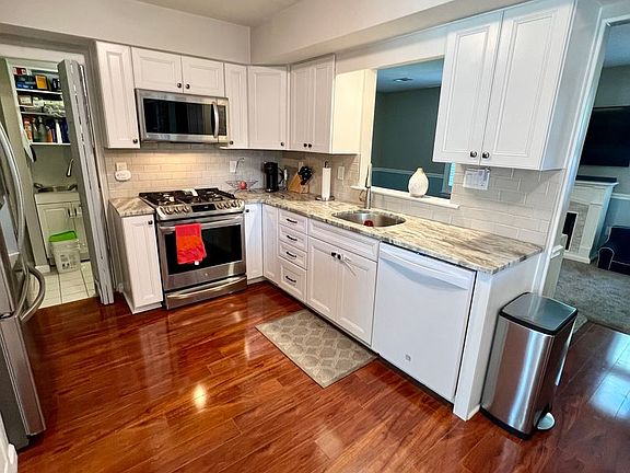 3rd image of 6256 Madison Ct