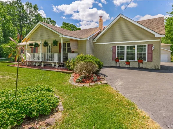 1340 Cain Rd, Youngstown, NY 14174