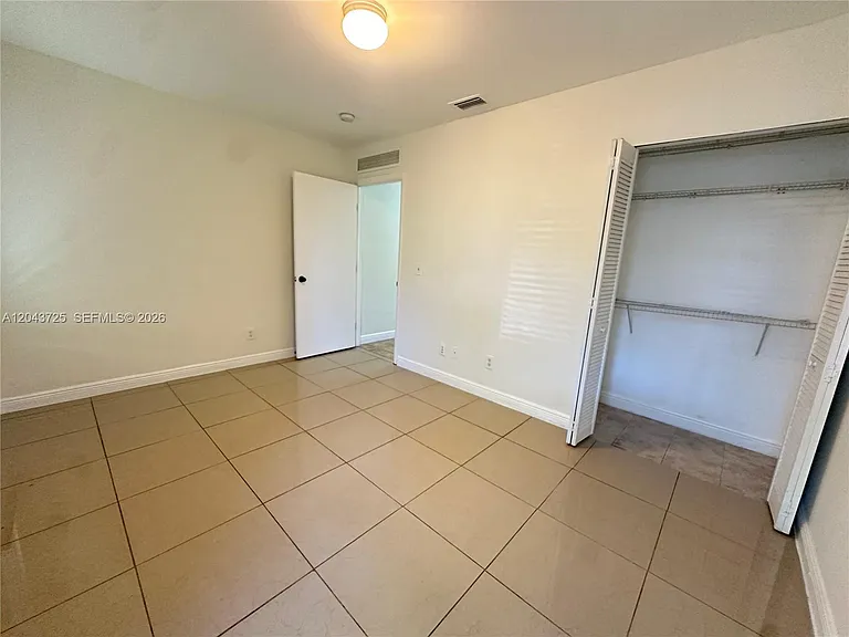 2235 Farragut St — Photo 10