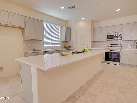 4th image of 1122 E MEADOWBROOK Drive