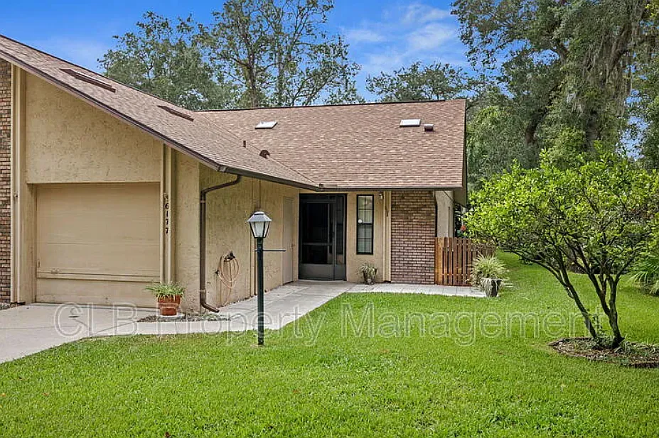 2 bed, 2.0 bath, 915 sqft, $1,950 — Photo 1