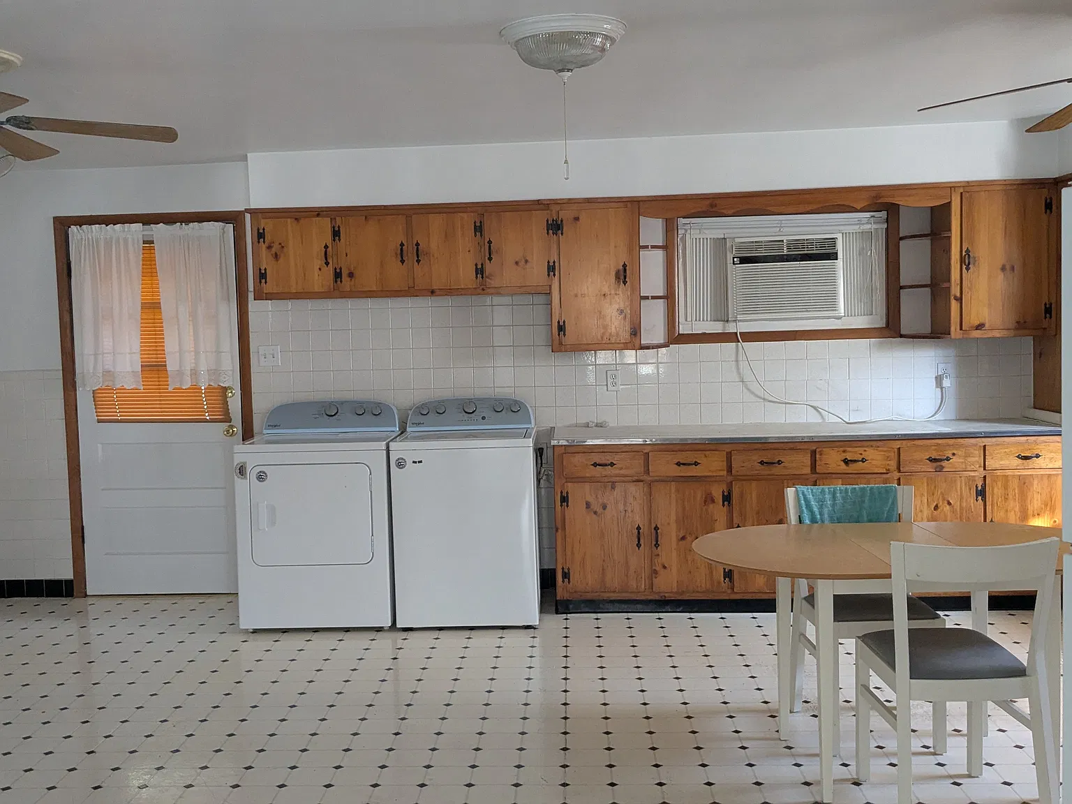 3 bed, 1200 sqft, $1,500 — Photo 3
