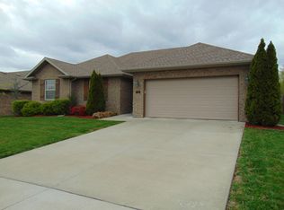 783 E Ozark Jubilee Dr, Nixa, MO 65714
