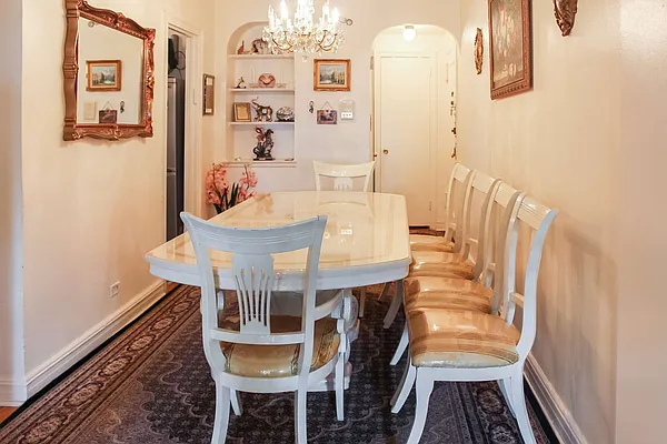 Sold by Thomas Lipovetsky, LREB | media 12