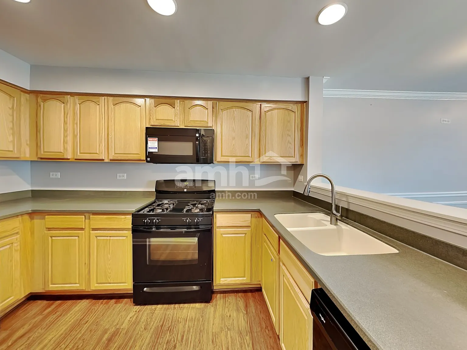 2 bed, 2.5 bath, 1350 sqft, $2,475 — Photo 3