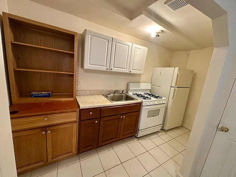 2426 Young Ave #1 — Photo 5