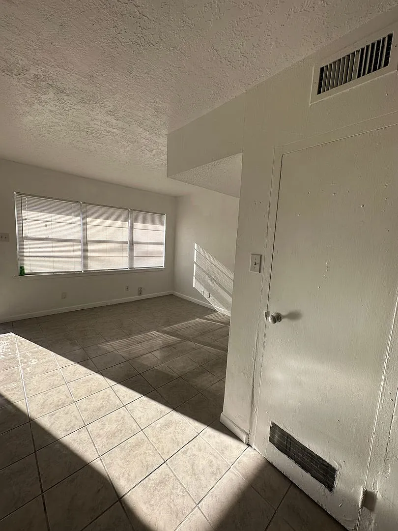 Park street apartments — Photo 2