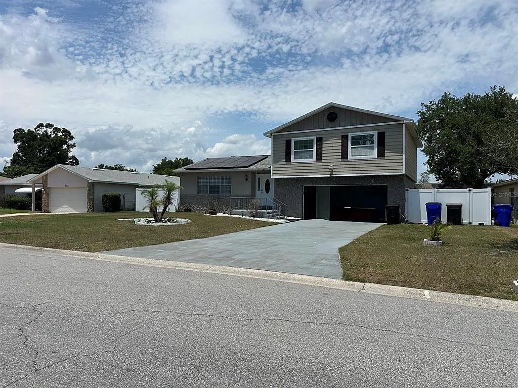 4 bed, 3.0 bath, 1649 sqft, $2,600 — Photo 2