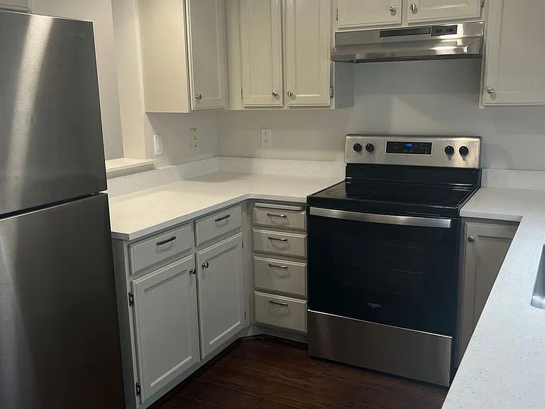 1075 S 810 E — Photo 2