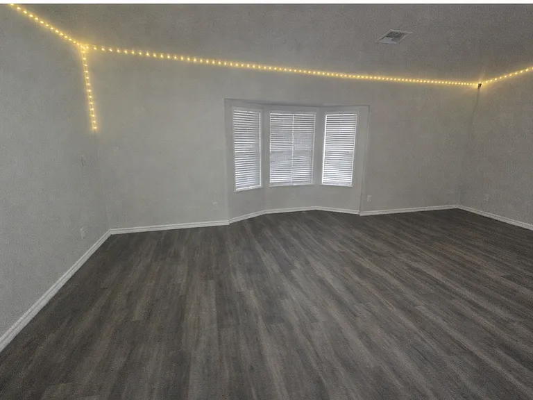 2307 Lago Trl — Photo 9