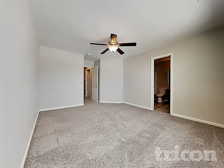 1420 Pencross Ln — Photo 6