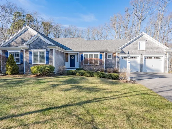 6 Bunker Cir, Sandwich, MA 02563