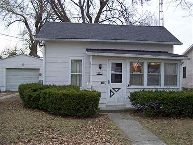 1st image of 604 N East St