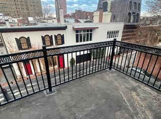 313 S 17th St #3R, Philadelphia, PA 19103