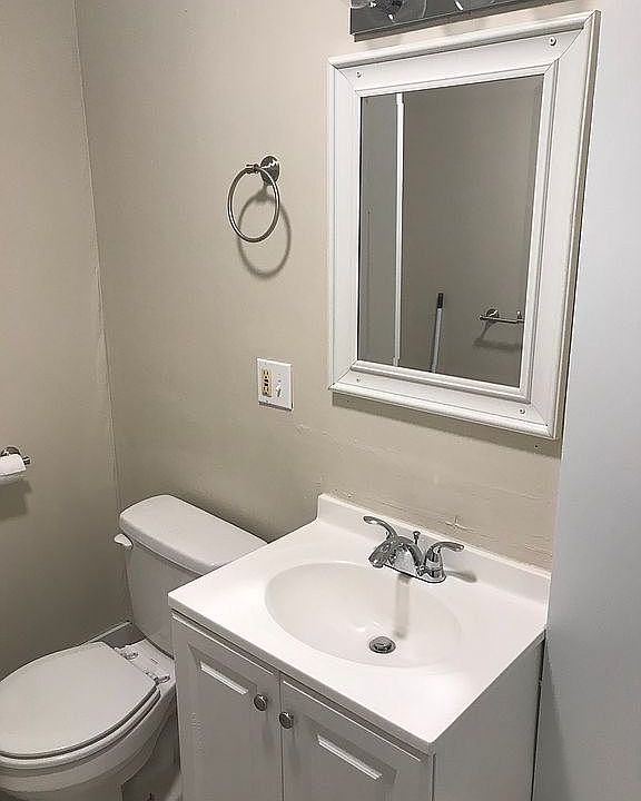 1st image of 214 W 1st St APT 4